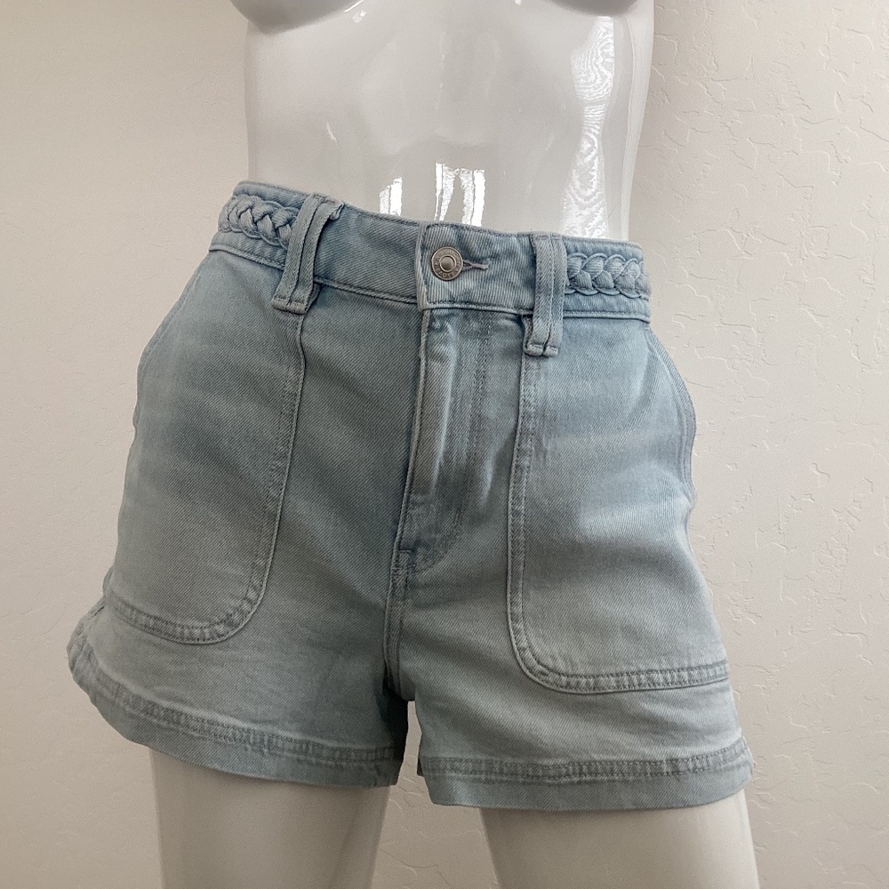 American Eagle, NWT!  Mom stretch short, light aglow, sz 8, 16”-17” waist
